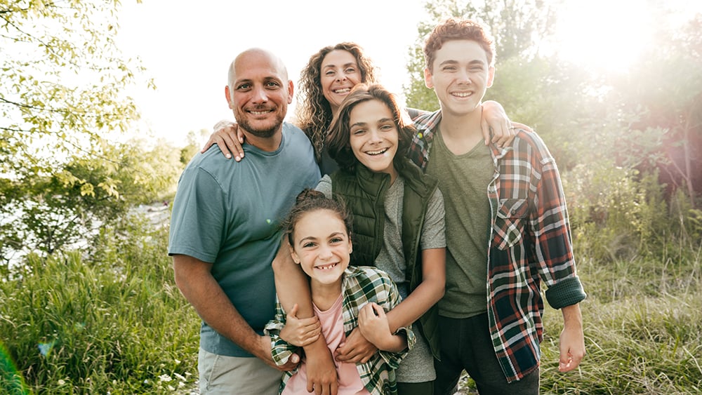 westvirginia.kvc.orgwp-contentuploadssites6202305family-outside-sunshine-woodsy-web